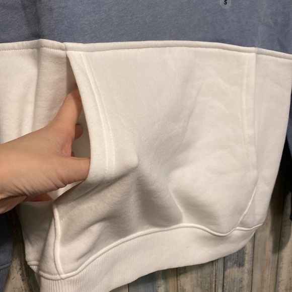 NWT American Eagle AHH-MAZINGLY soft blue and white color block sweatshirt | S - Picture 6 of 14